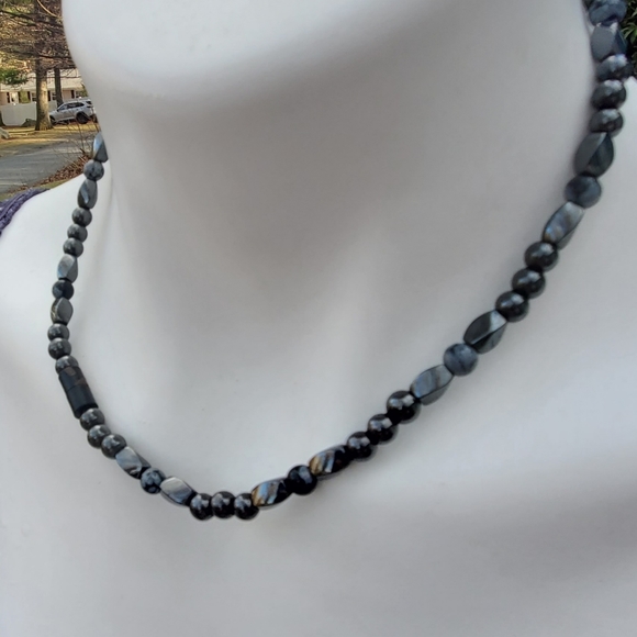 Magnetic therapy hematite necklace - Picture 3 of 3